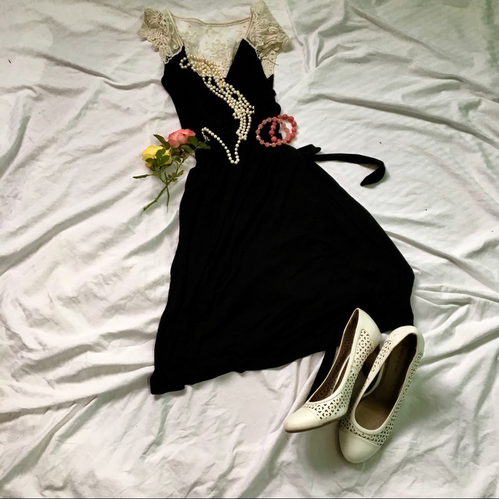Gilli Little black dress lace back